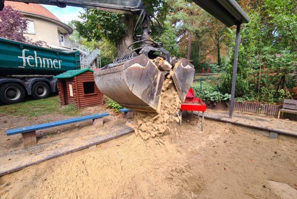 SpielsandLieferung mit Hilfe des Fördervereins SpielsandLieferung mit Hilfe des Fördervereins