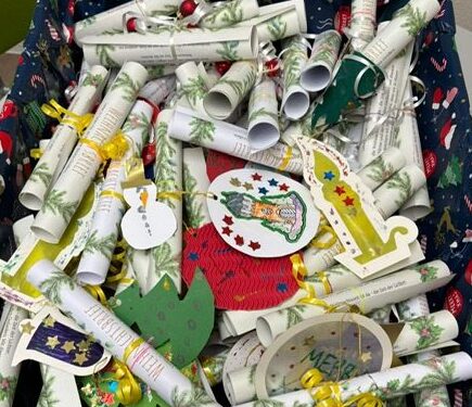 Weihnachtsfreude für Senioren: Kinder der Sportkita Falkennest schenken Herzenswärme